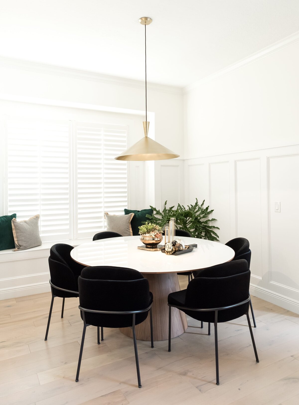 dewine design orlando interior designer modern lakehouse white table with black chairs and pillows on window bench
