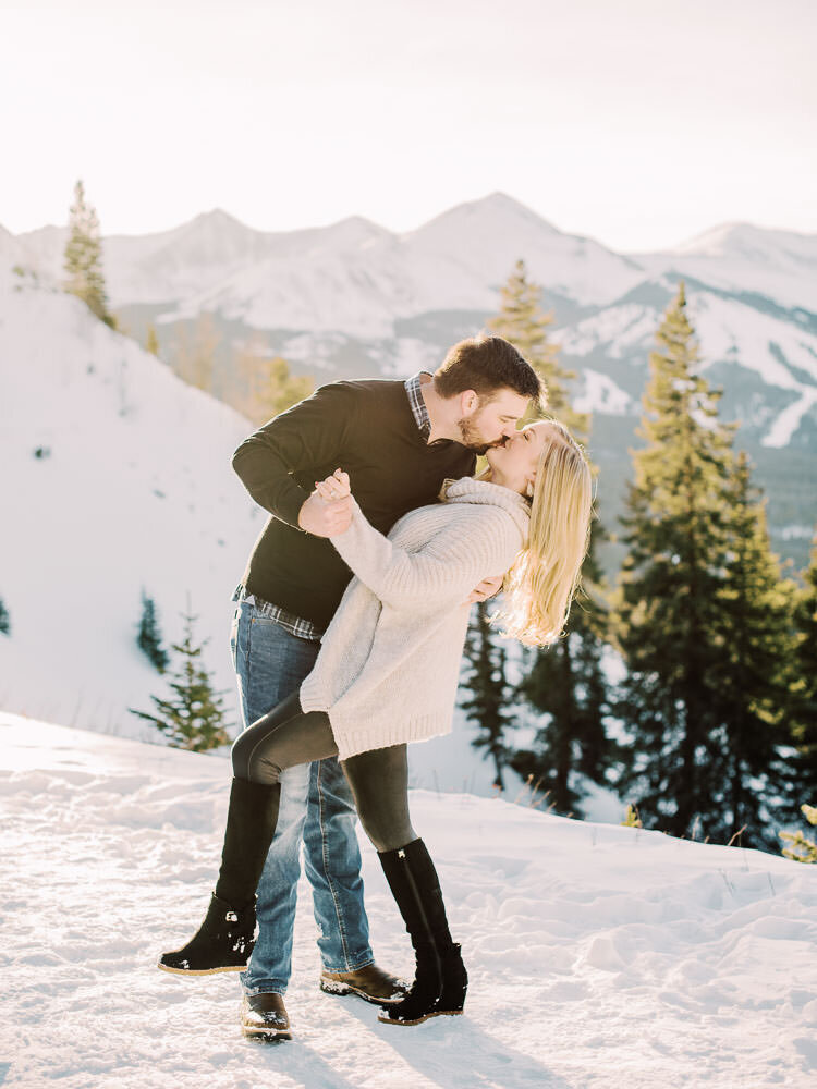 Colorado-Family-Photography-Vail-Mountaintop-Winter-Snowy-Christmas-Photoshoot14