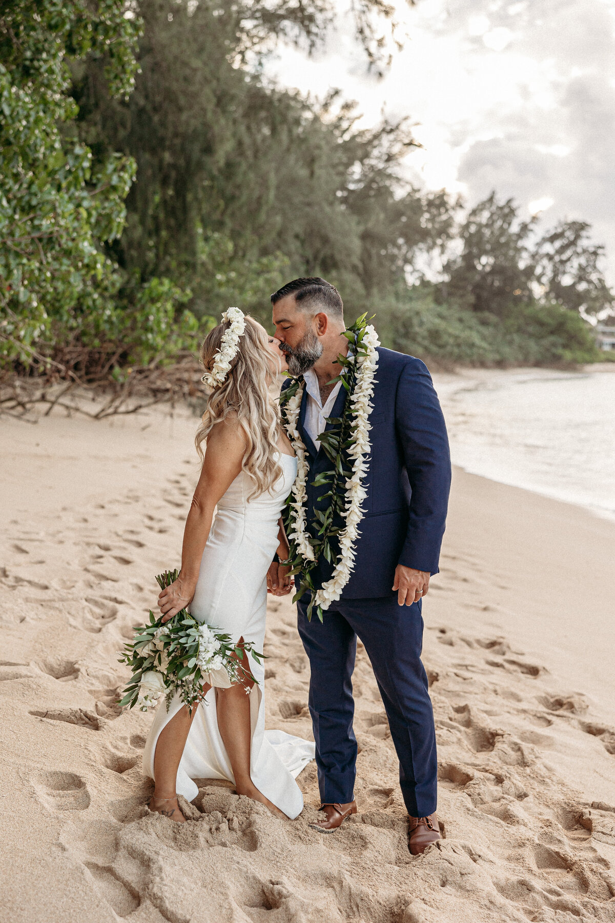 kawela-beach-elopement-15