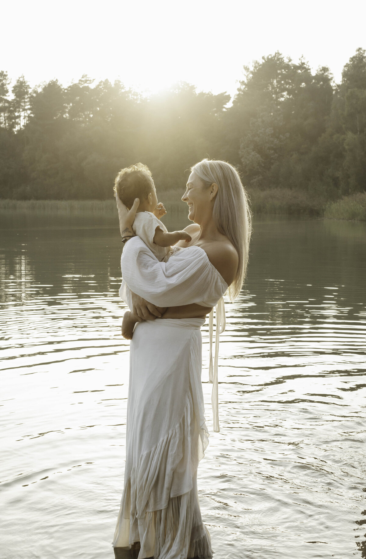 motherhood fotografie limburg, motherhood shoot limburg, motherhood shoot haelen, motherhood shoot roermond, motherhood shoot leudal, motherhood fotografie, motherhood shoot limburg, motherhood shoot brabant, moeder en kind fotografie limburg, moeder en kind fotografie, 