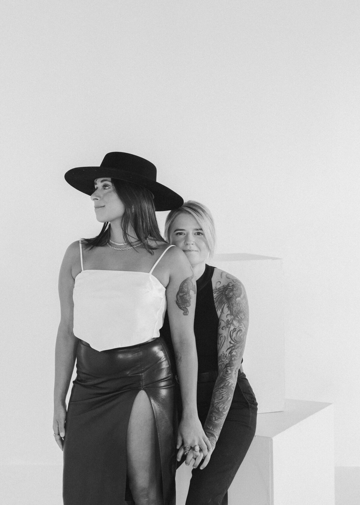 Luxury and romantic wedding photographer based in Minnesota. Specializing in simple but significant documentary wedding photography for all lovers. With a love for serving chic couples, I've had the privilege of photographing over 200 engagements, elopements, and weddings since 2018.