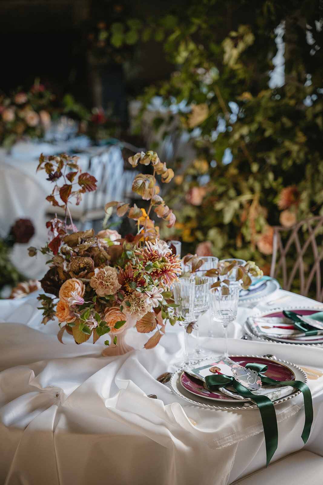 Wedding_Château _France_florist_trend _2025_maximalist_flowers_Capucineatelierfloral466