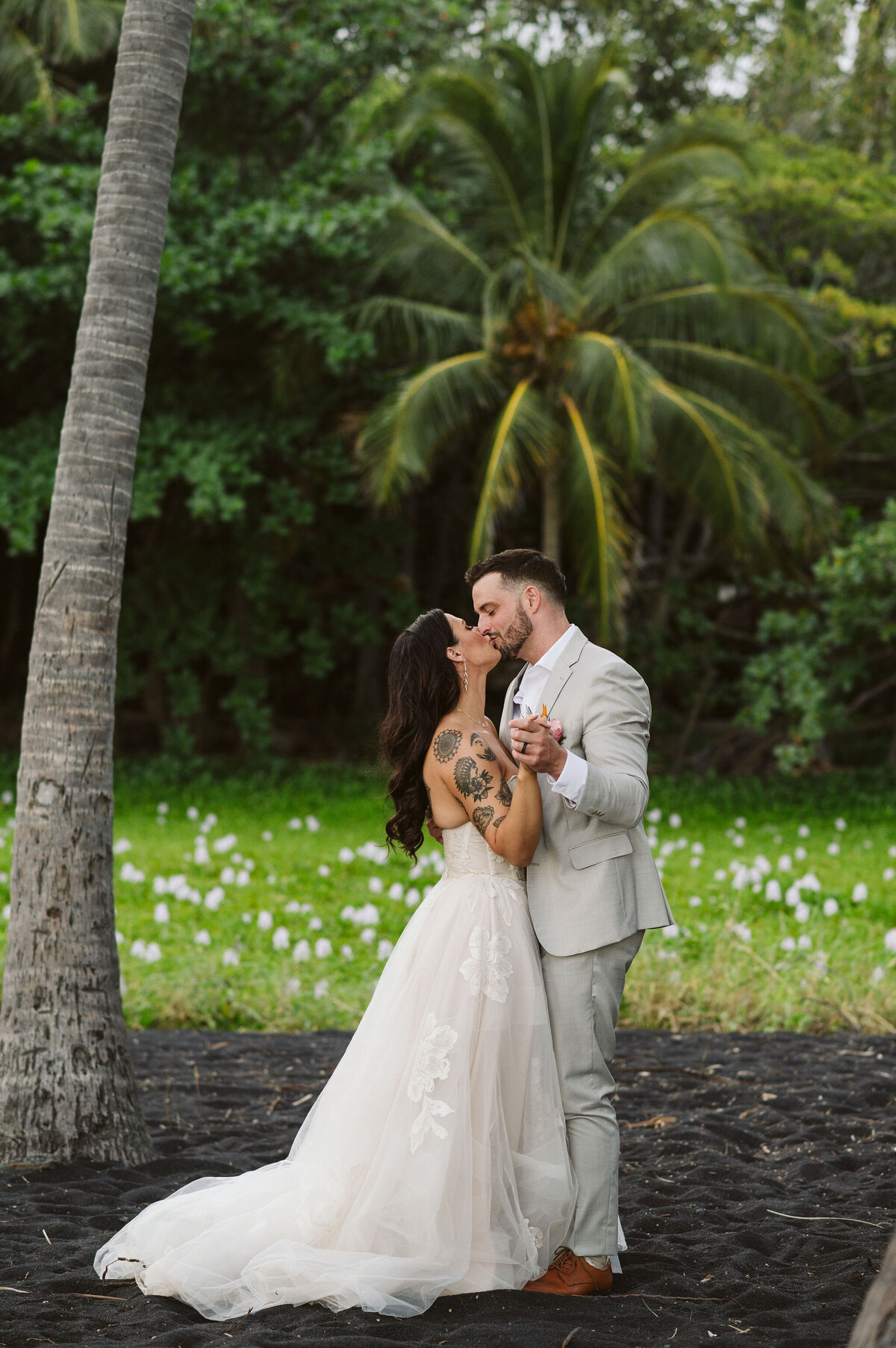 the-trammells's-elopement-big-island-hawaii-by-bruna-kitchen-photography-30