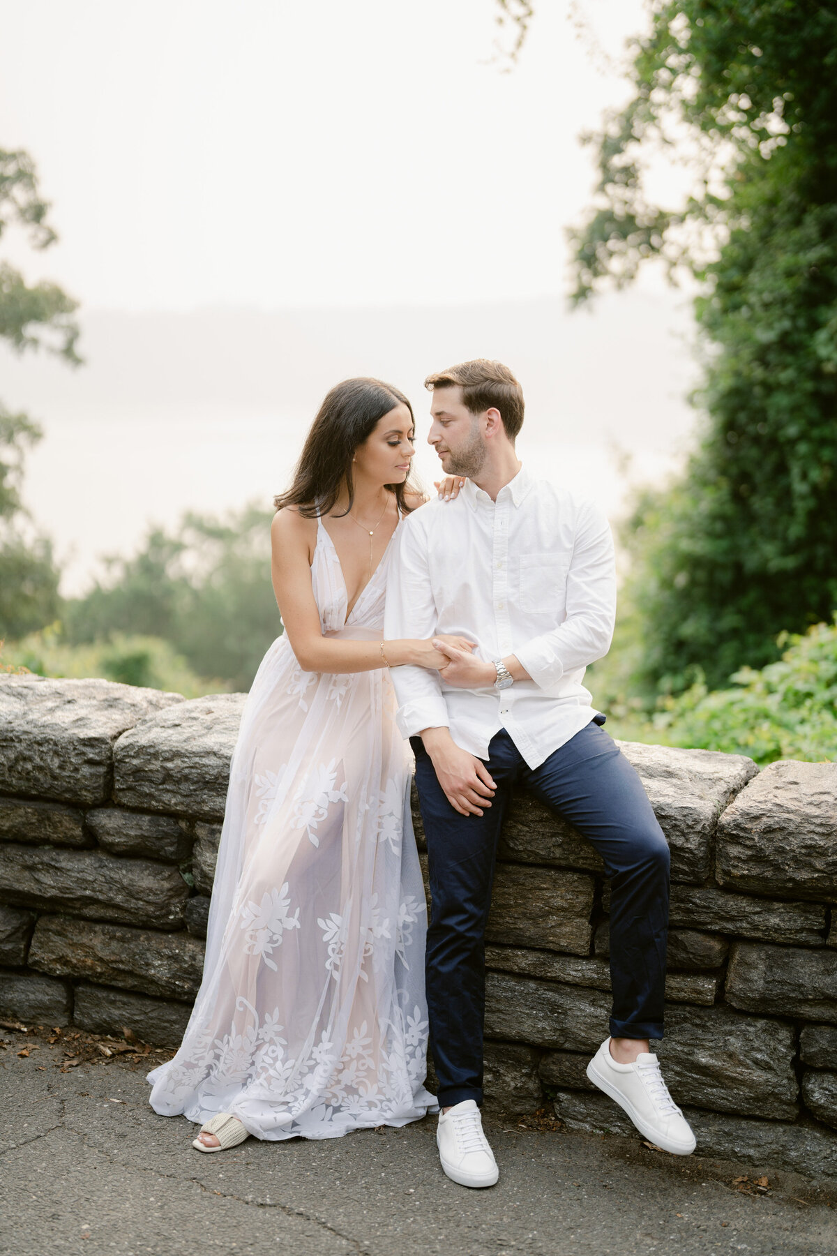 centralparkenengagementsession-engagementsessionnyc-fineartweddingphotographer-felixfeyginphotography-012