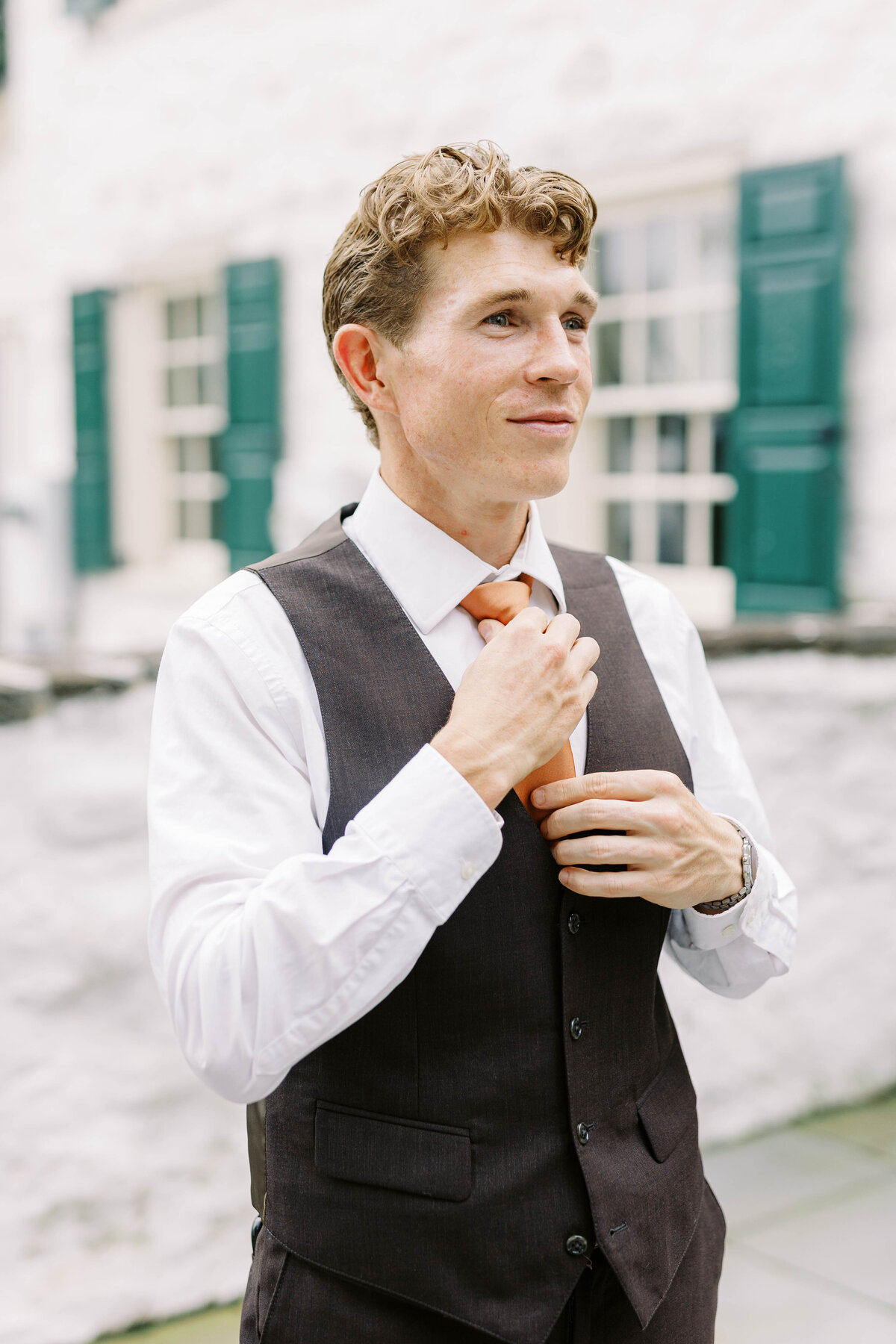 Philander-Chase-Knox-Estate-Wedding-Photographer-Groom-Getting-Ready_024