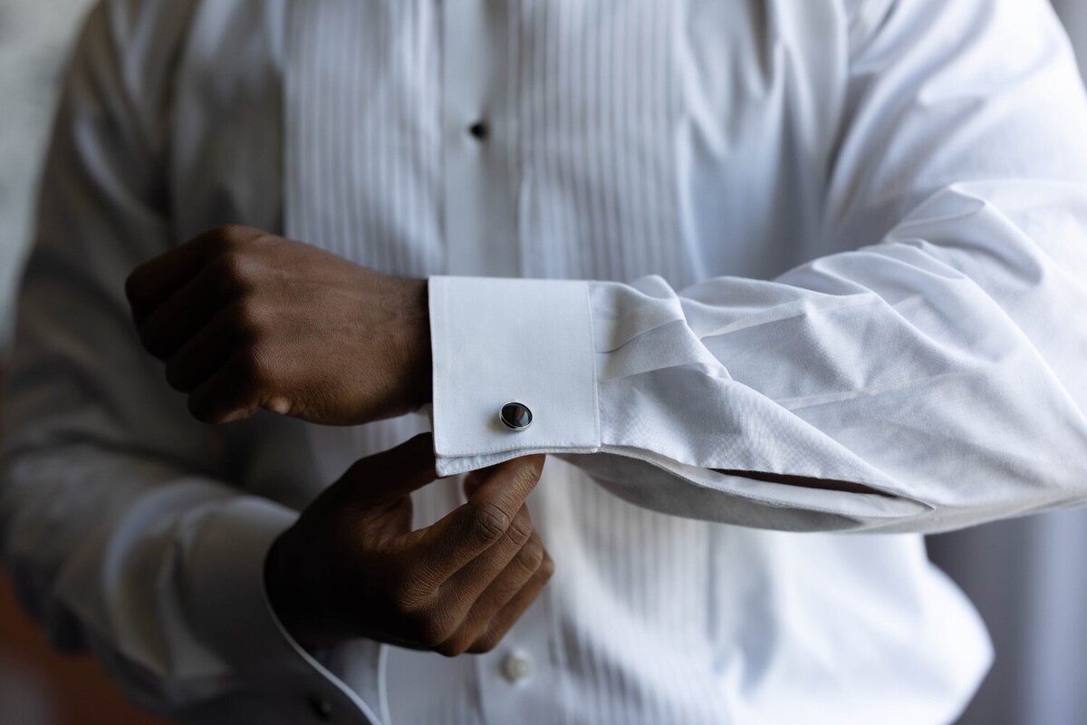 groom-fastening-cufflinks-wedding-prep-carmel