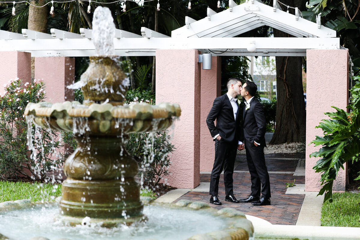 lifelong-photography-the-vinoy-hotel-florida-wedding-chantilly-chic-celebrations-14
