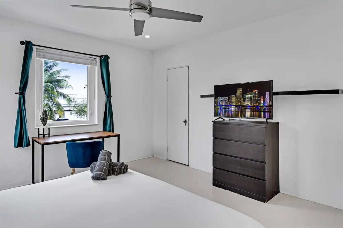 Bedroom 8 (2)