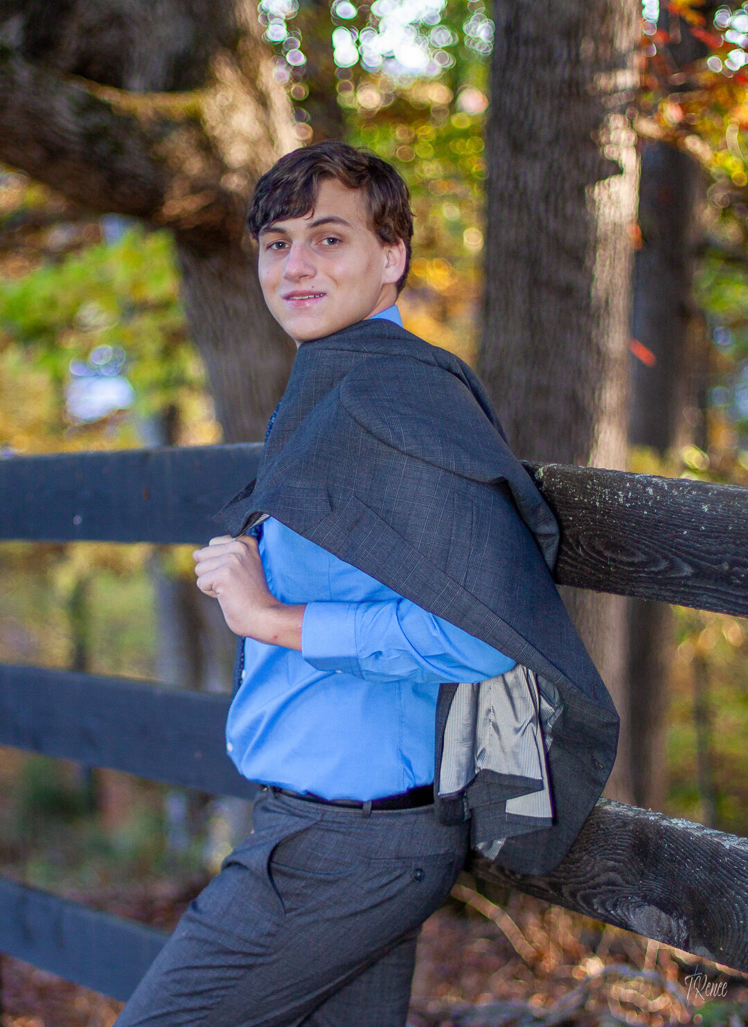 fall-blue-ridge-mountains_virginia_teen-boy_senior-class-photos-social-media-2