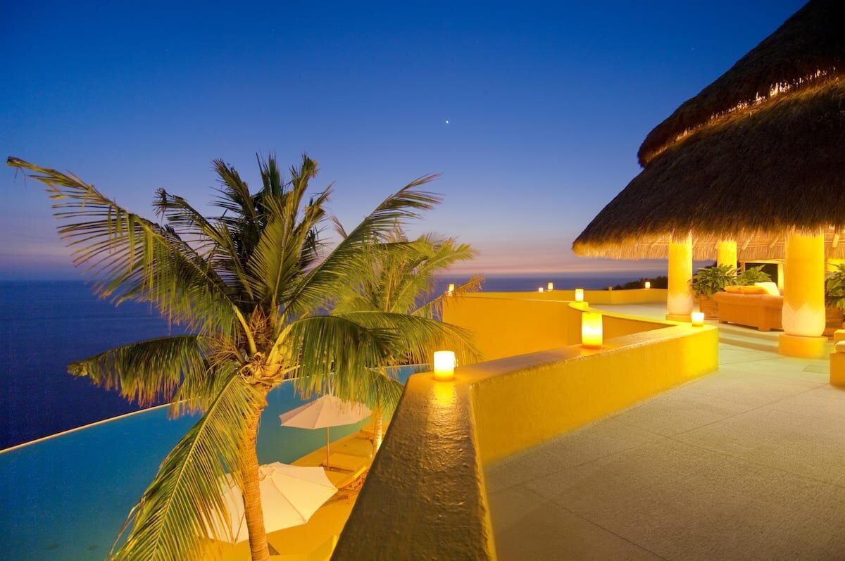 02-6-Sol-de-Oriente-Luxury-Villa-Careyes-Mexico-Terrace