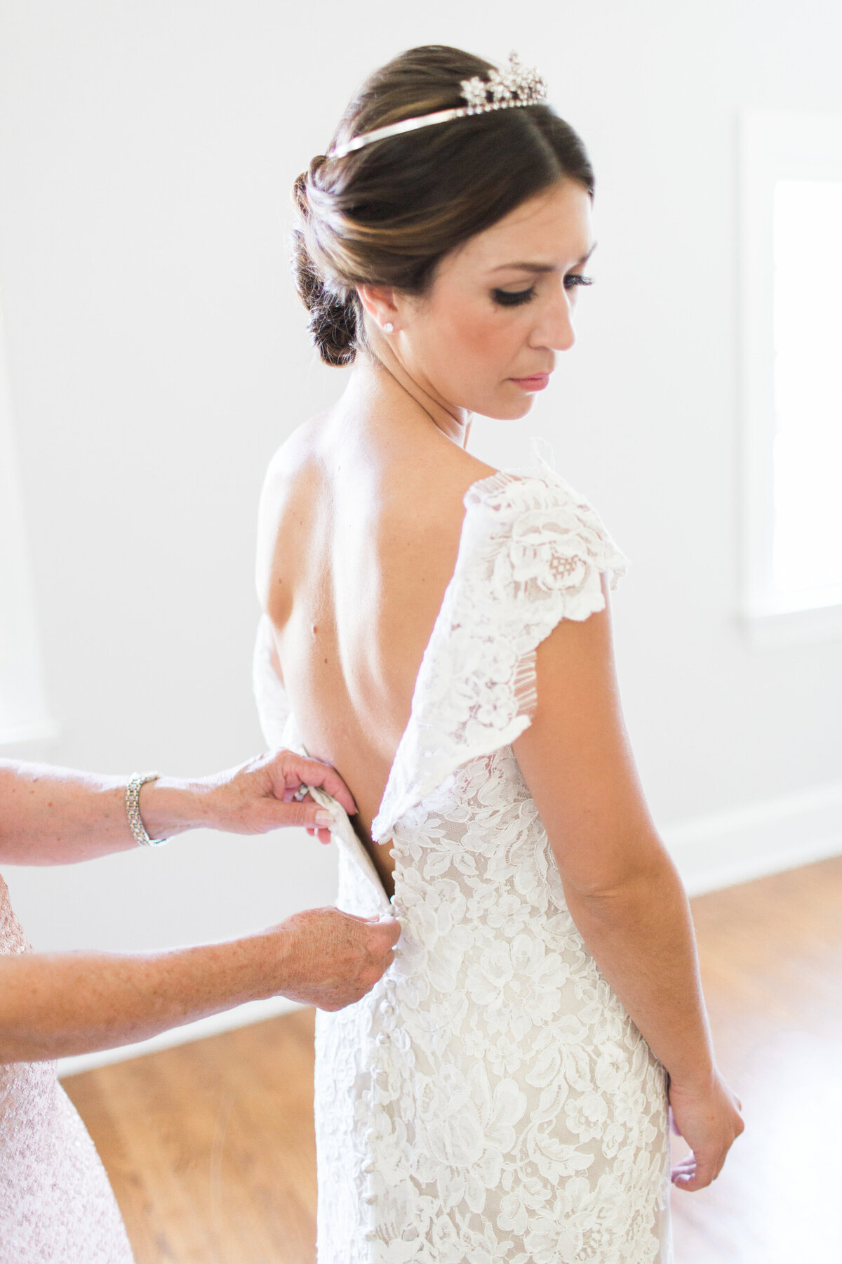 bride-getting-ready-anabelle-makeup