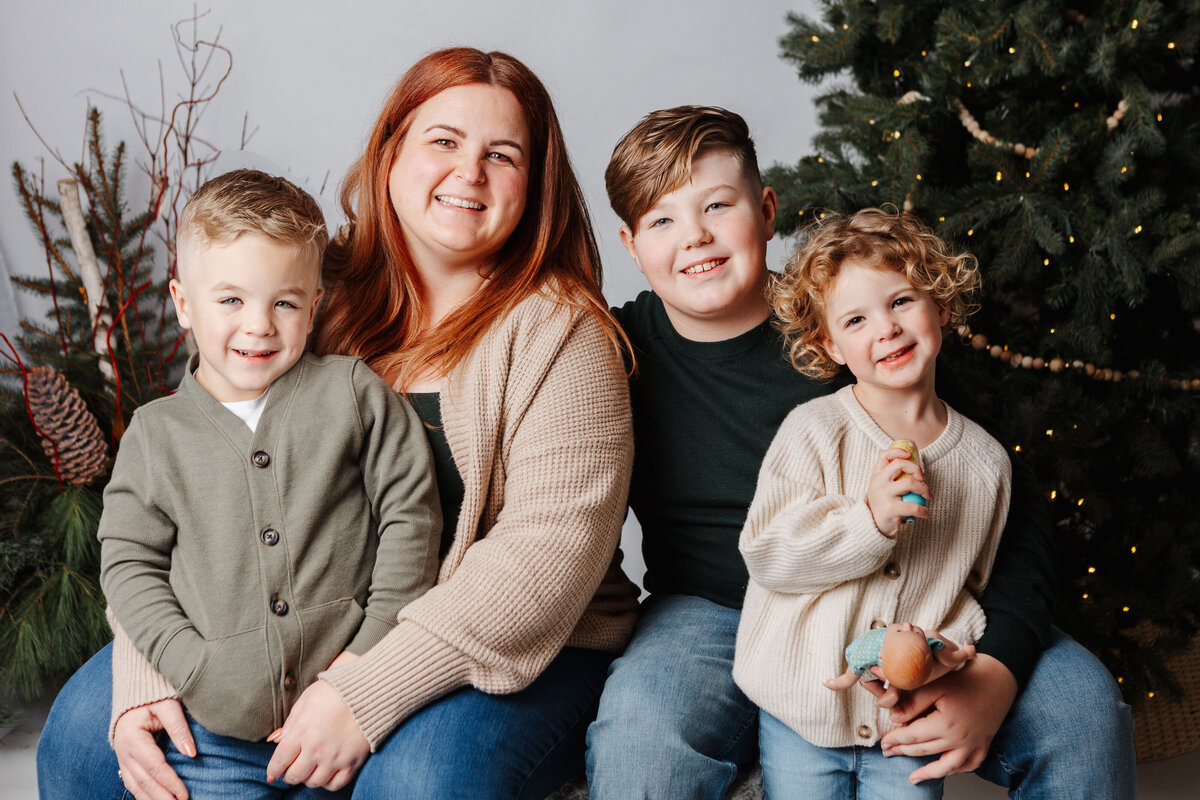 Christmas-mini-session-Chelsey-Kae-Photography-2025--4