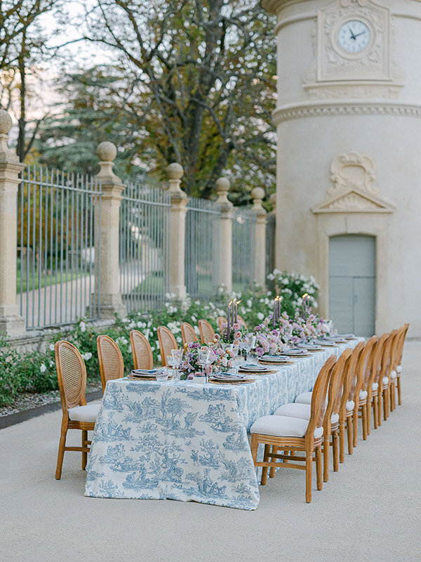 blue-toile-de-jouy-and-lavender-wedding-at-chateau-fonscolombe-in-provence-3