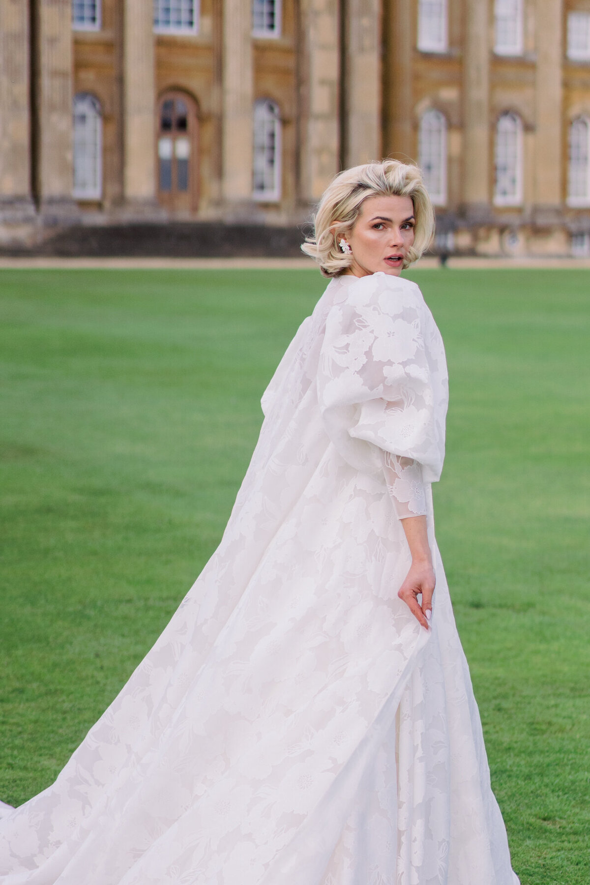 bride portrait at blenheim palace