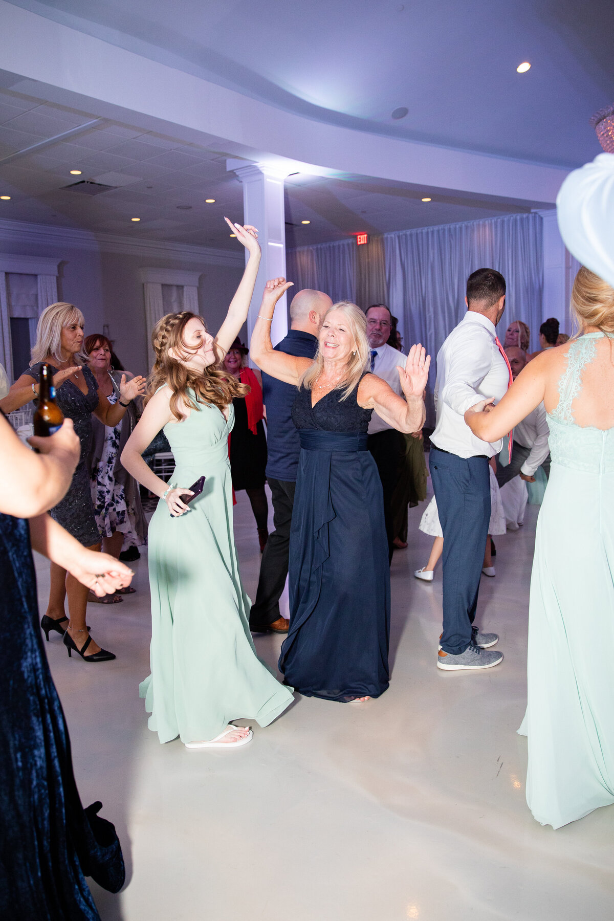 Kelly-Pomeroy-Photography-Avenir-Wedding-Kristin-Matt-dance-floor--104