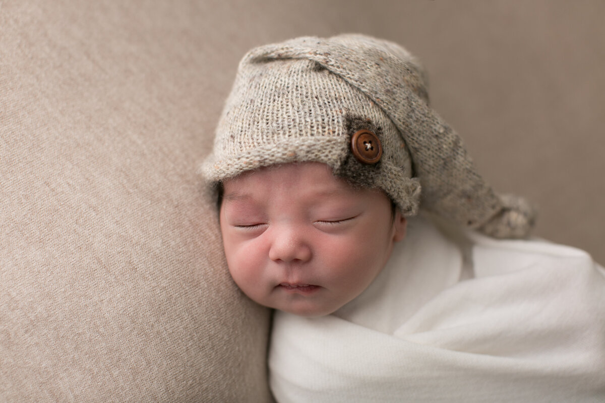 inland_empire_newborn_photographer_baby_boy_sleepy_hatjpg
