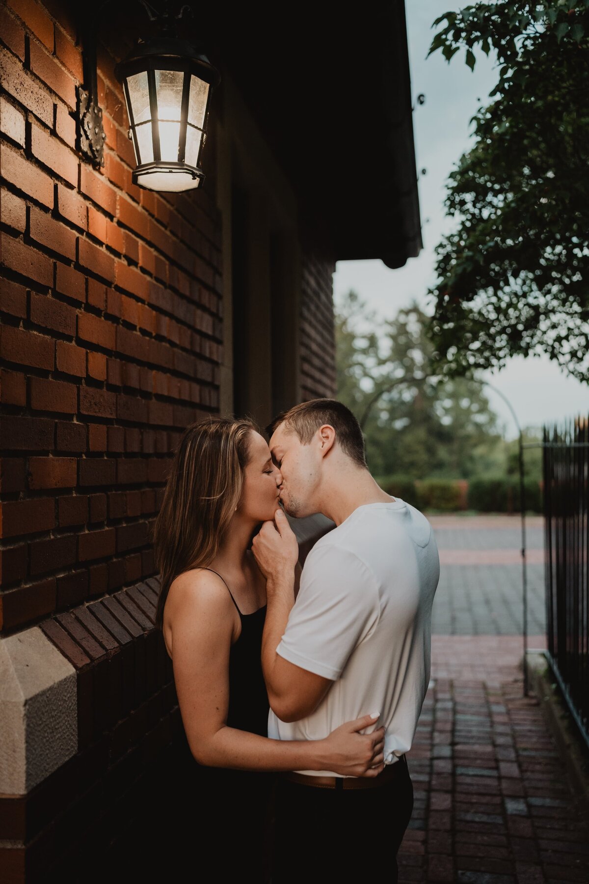 scenic-engagement-photos-west-bloomfield