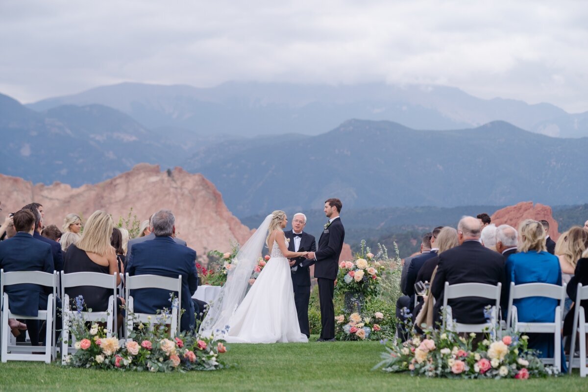 Summer wedding at Garden of the Gods Resort