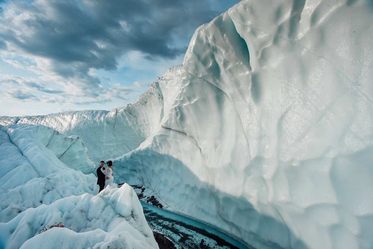 best-glacier-wedding-alaska-Soul-and-Sky-Weddings