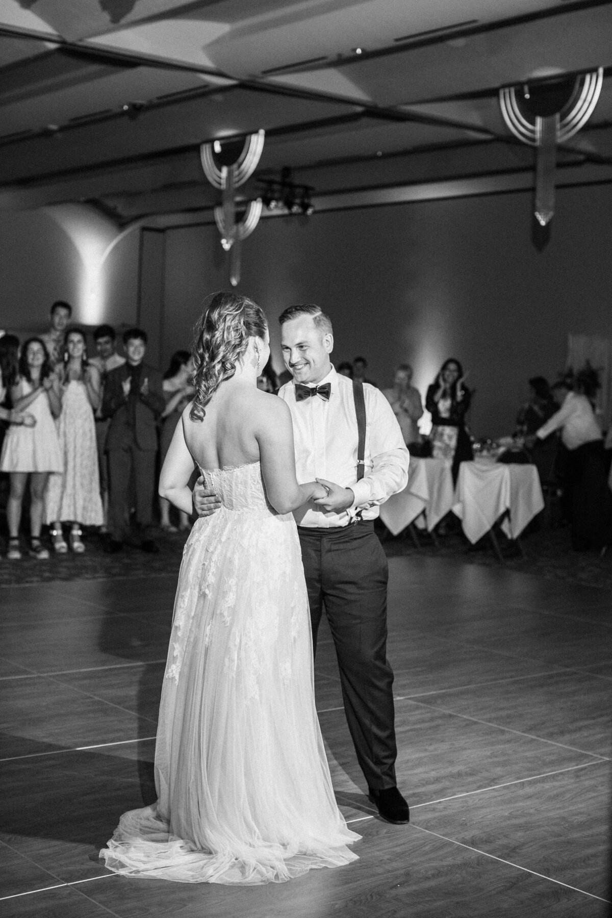 Temerity Photography Vanessa Hurr Wedding Engagement Award Winning Photographer Timeless Classic Love Wisconsin51