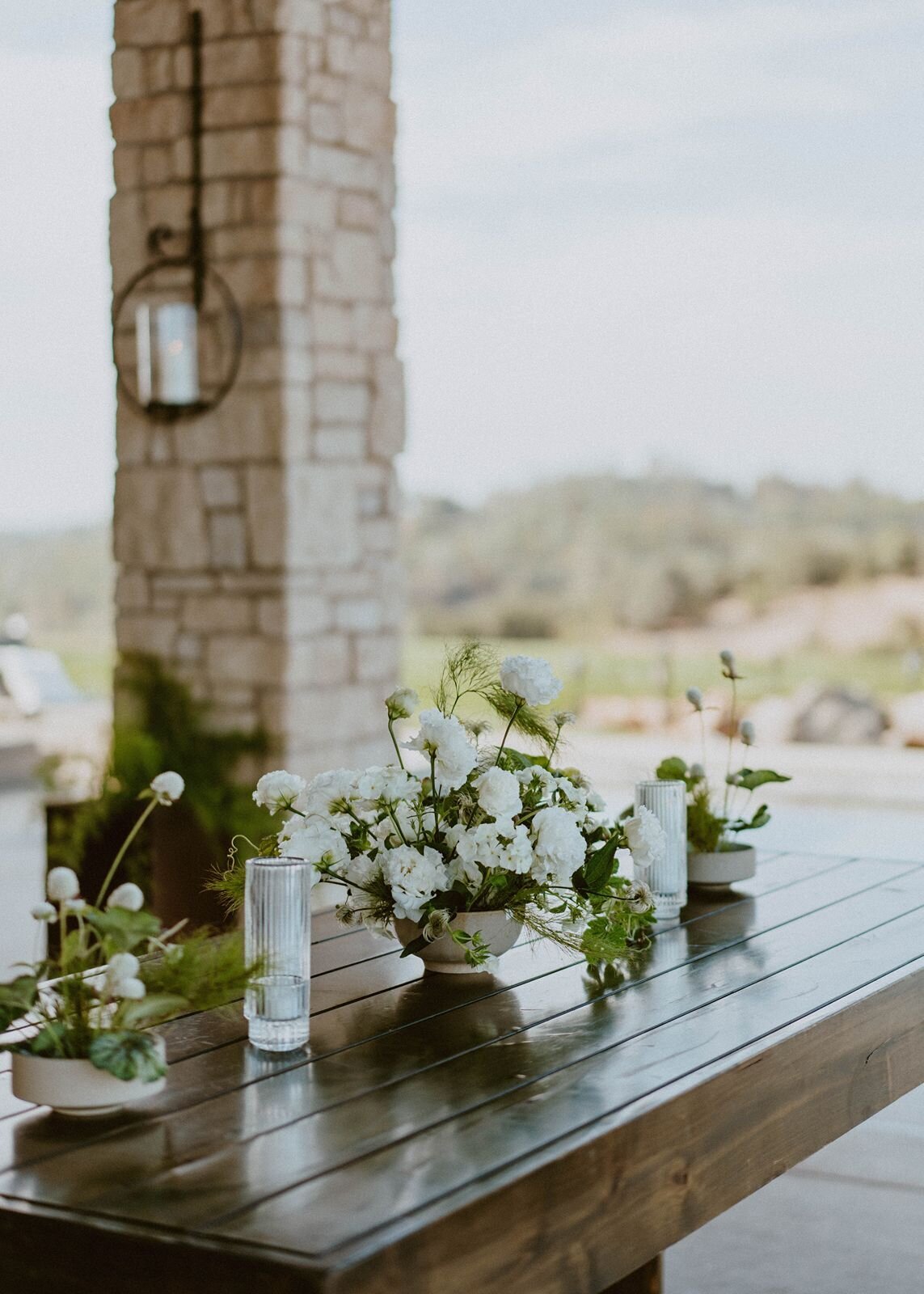 ikebana-florals-on-wood-table