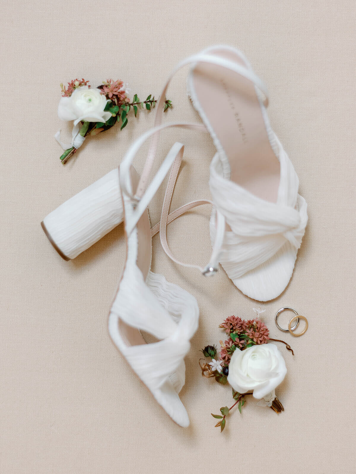 lili-chris-bridal-details-springvale-floral