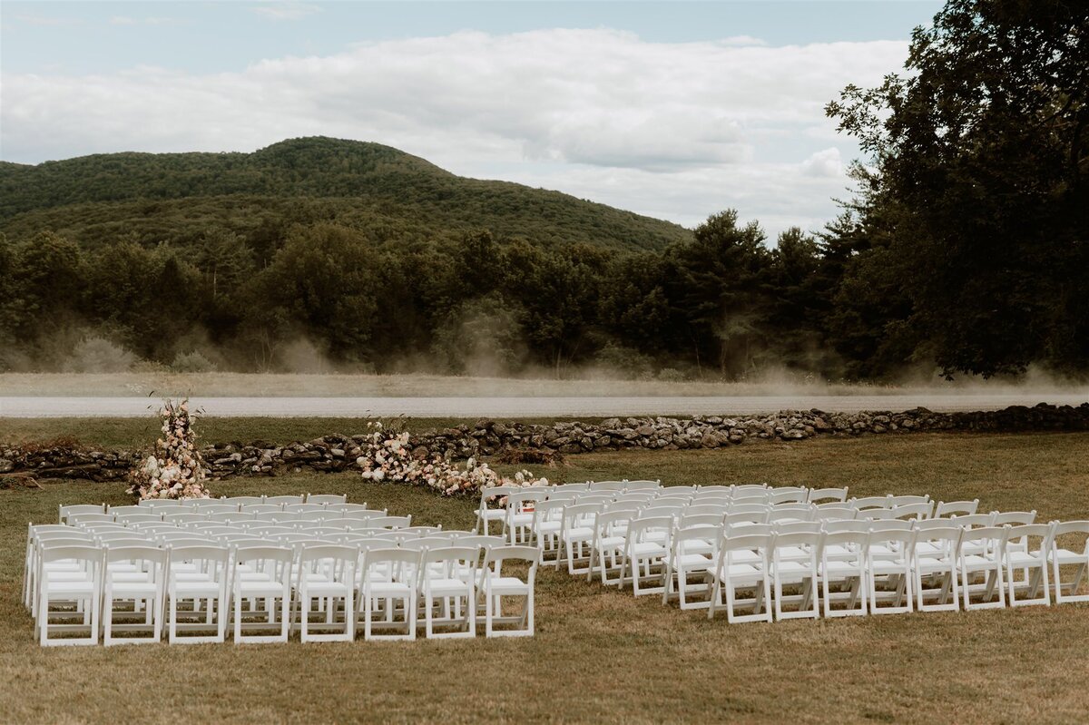 Summer-wedding-at-chesterwood-stonover-farm-massachusetts-5