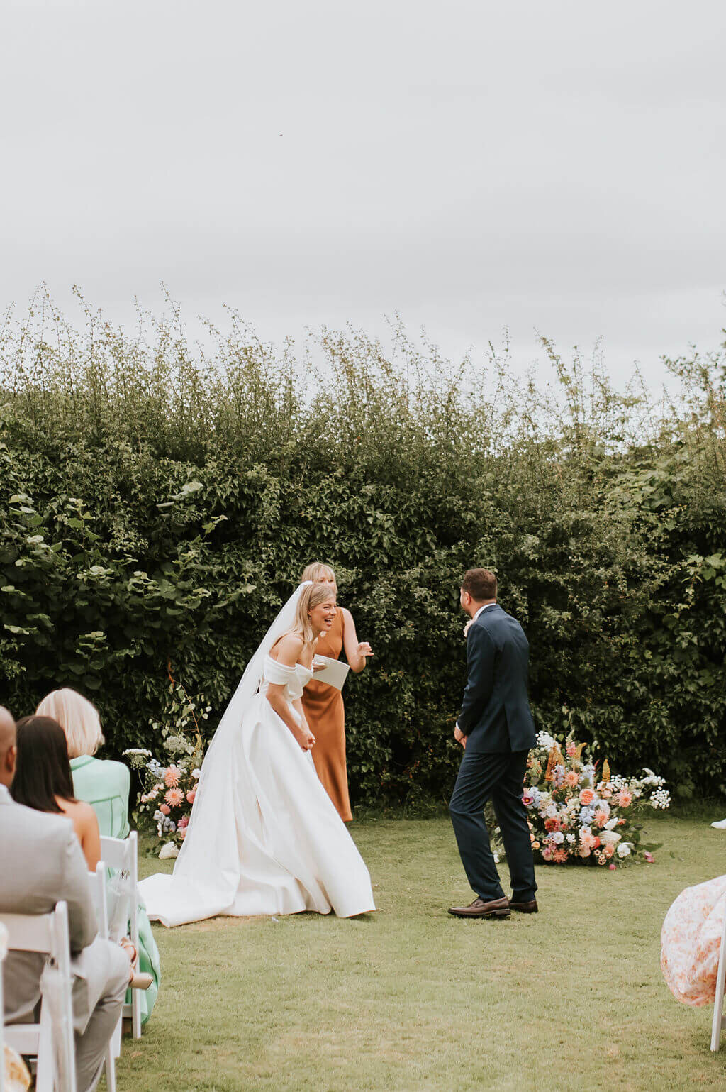 Issy-and-Bella-Floral-Design-Wedding-Florist-Herefordshire-Broadfield-Court-j&N52