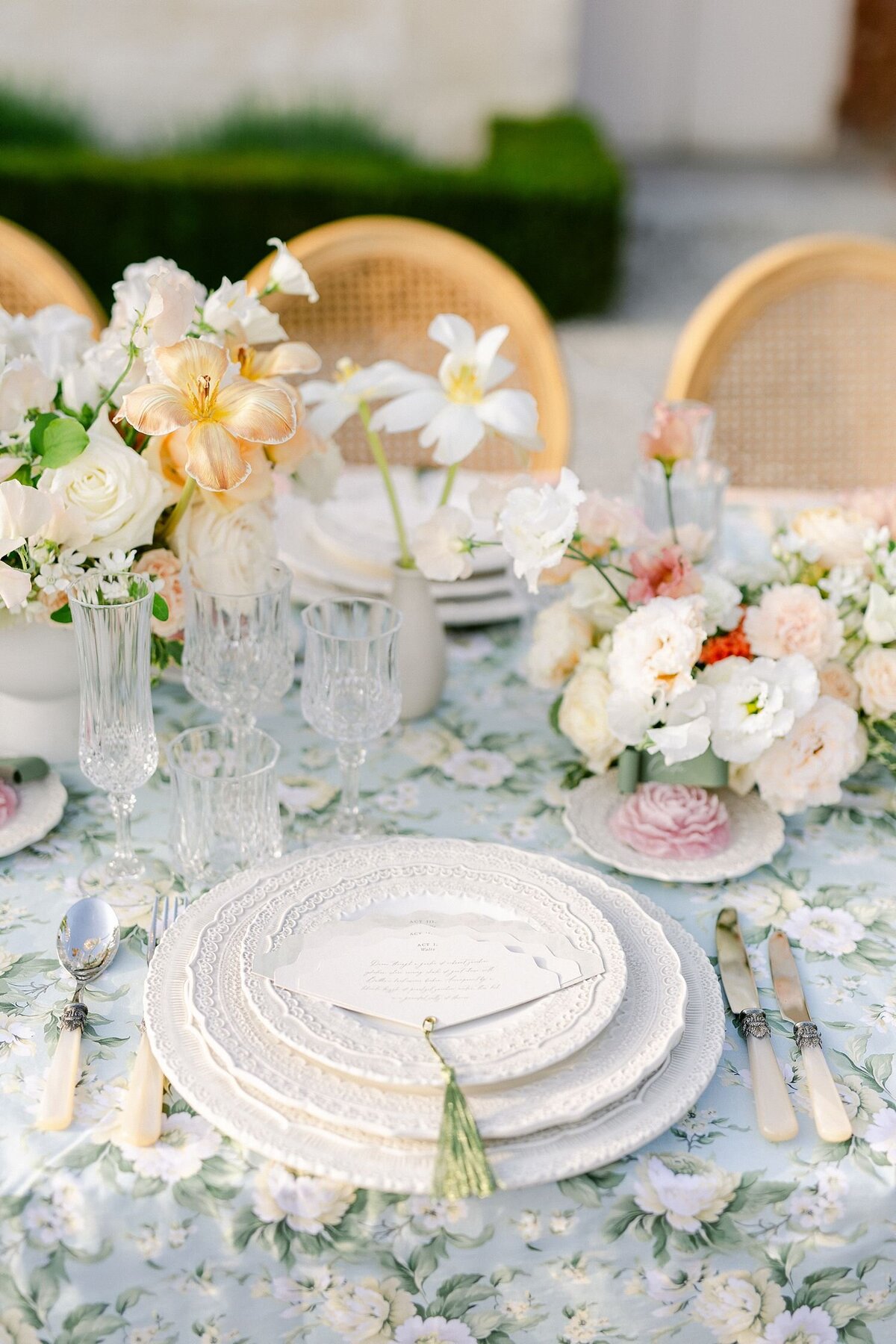 reception-table-design-photographer-refined-modern