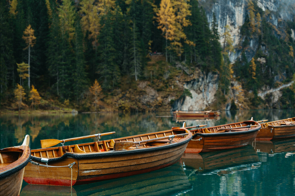 Lago di Braies sunrise elopement  on La Palifitta dock