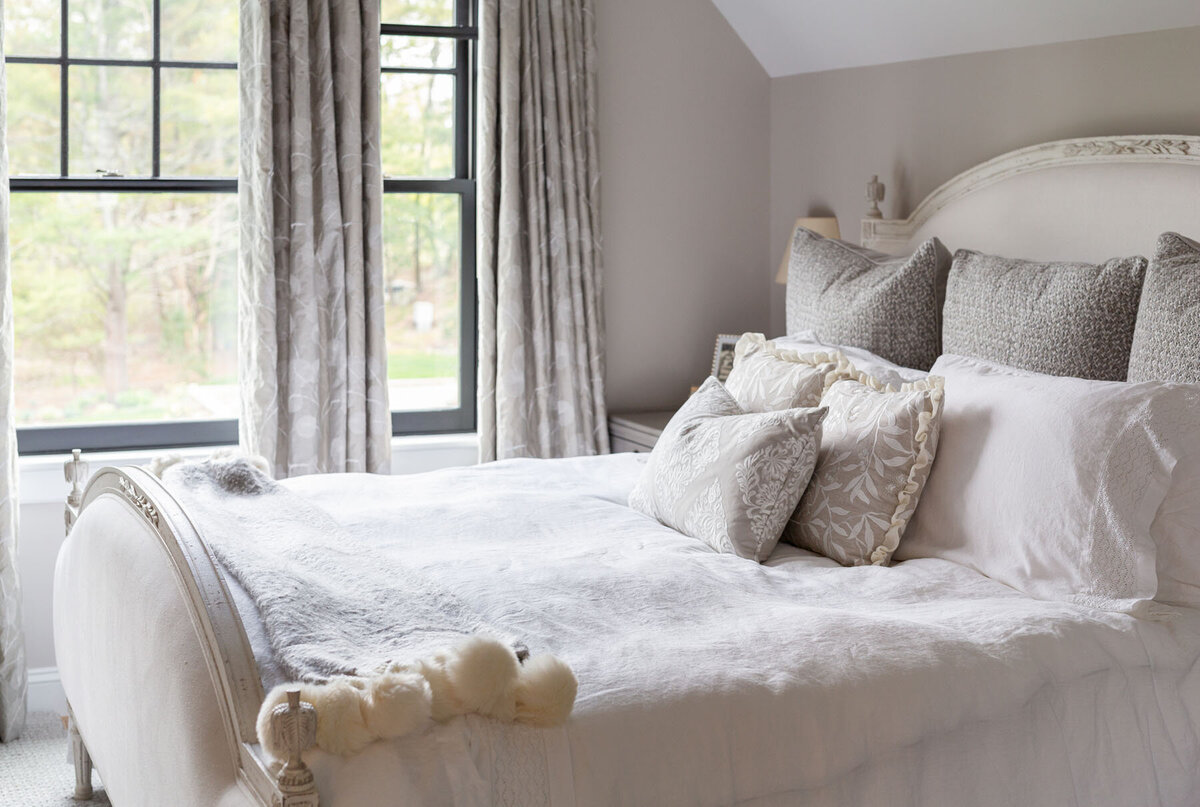 007-soft-cozy-neutral-textured-bedroom