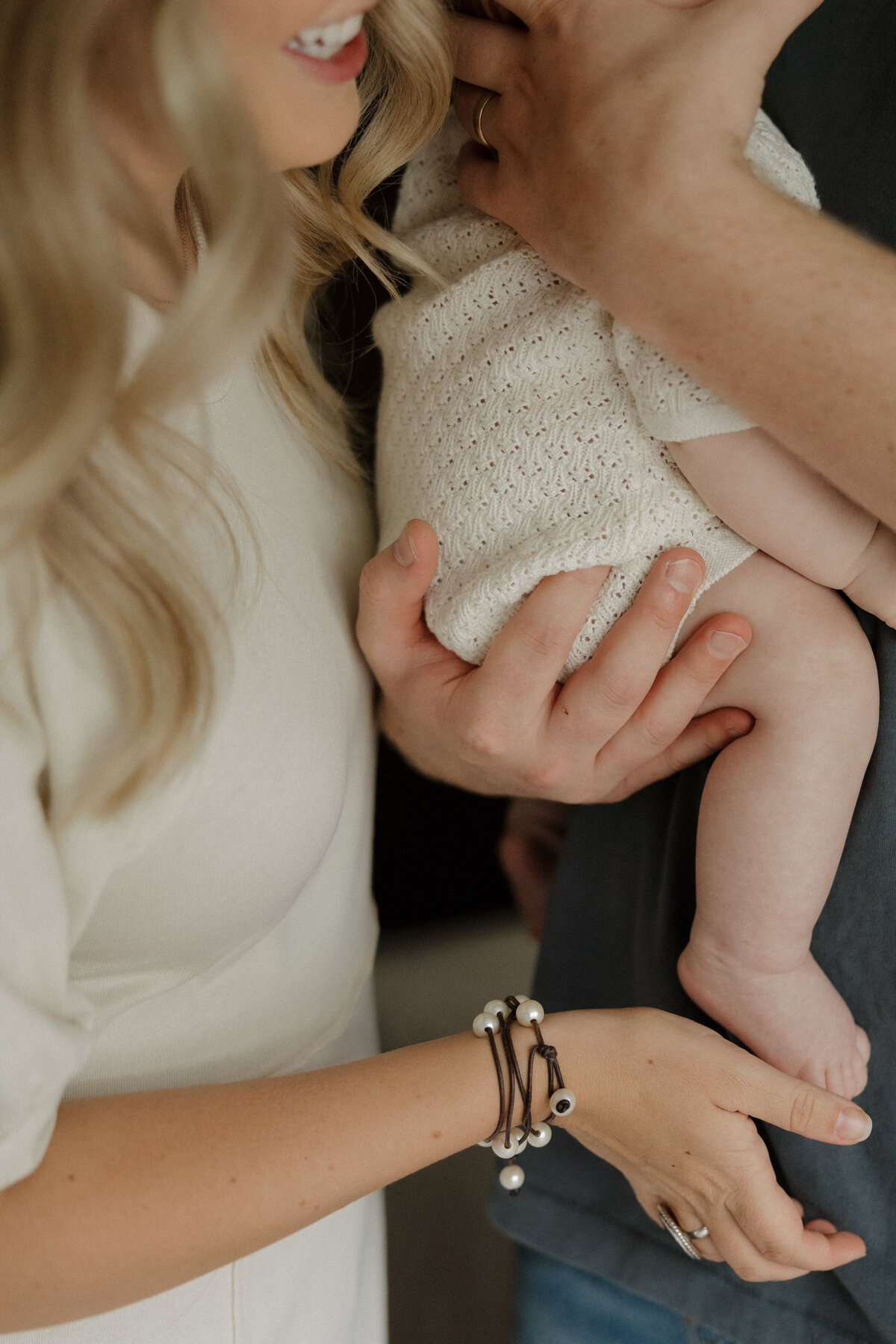 Indianapolis lifestyle newborn photographer candid mother photo
