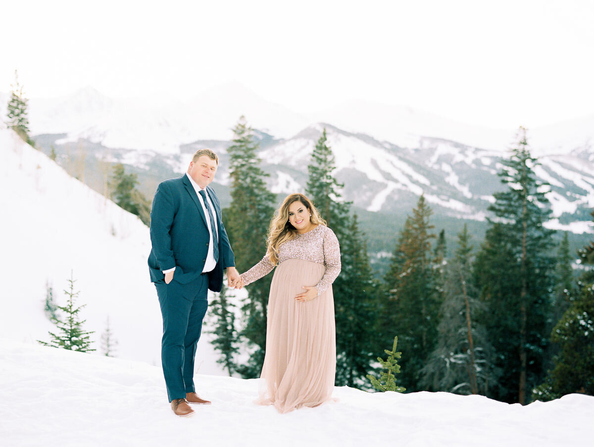 Dani-Cowan-Photography-Maternity-Film-Photographer-Snowy-Colorado72_1