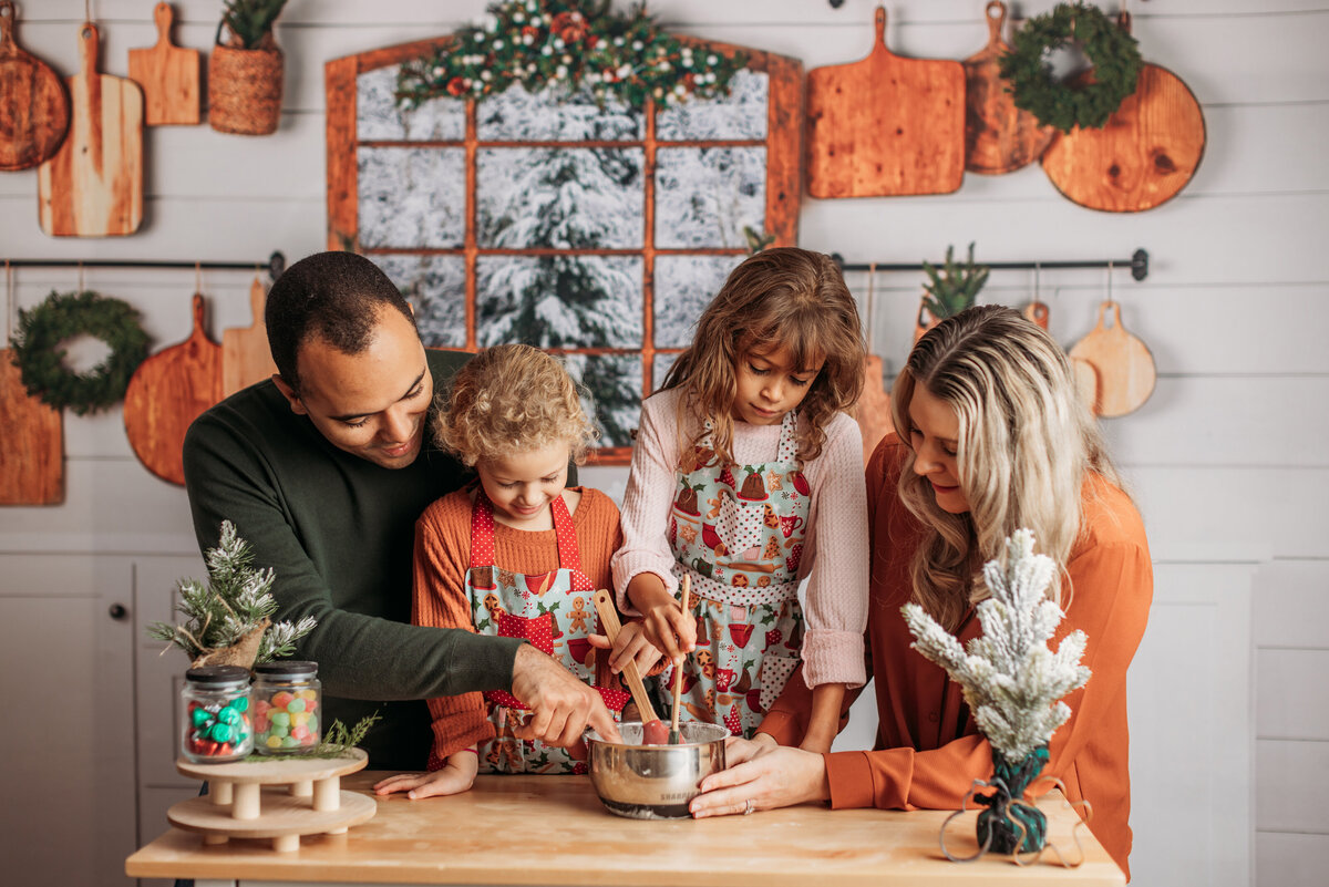 Huntsville Alabama Mini Sessions Christmas Holiday Themed Santa Baking Studio6