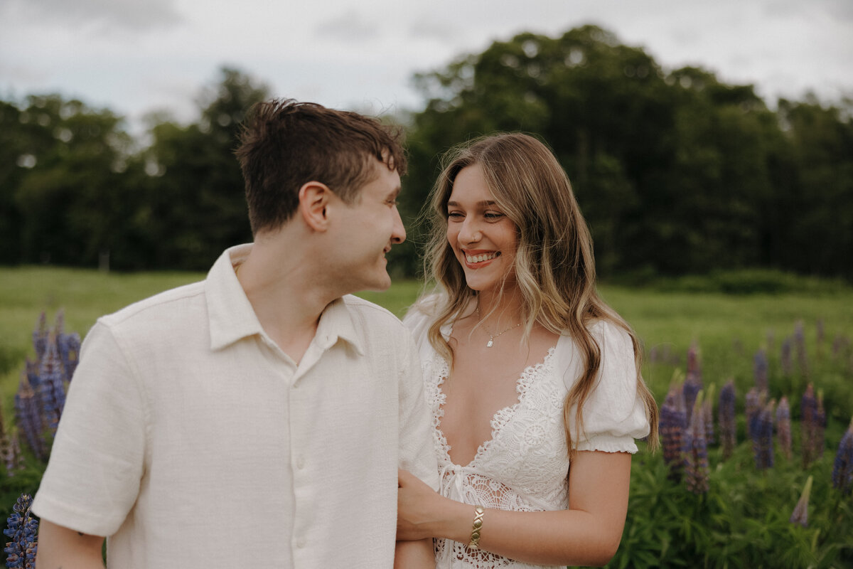 massachusetts-engagement-session-golden-hour-couples-photos-3