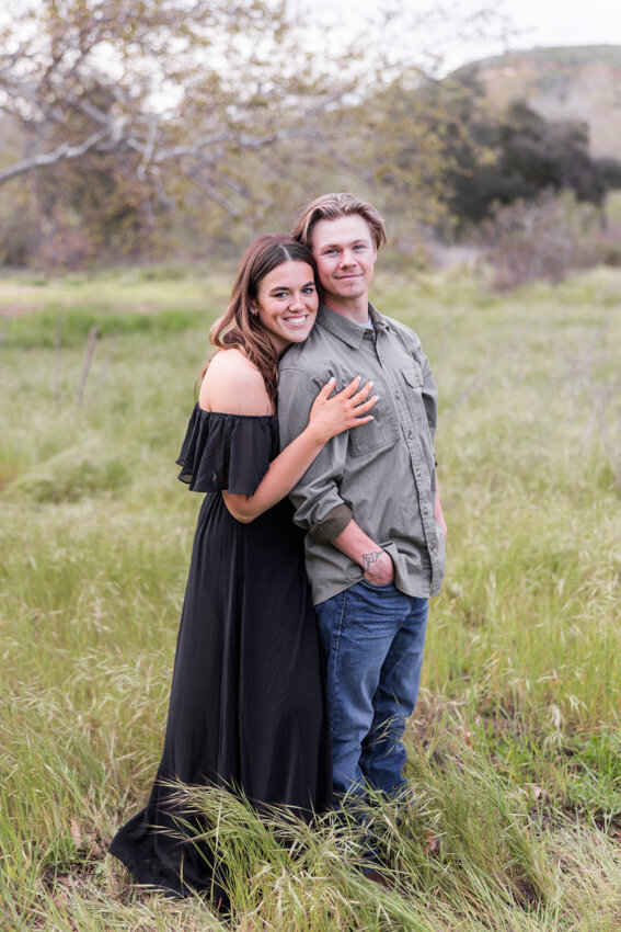 couple-in-grassy-field-by-sweetwater-river-bridge-san-diego