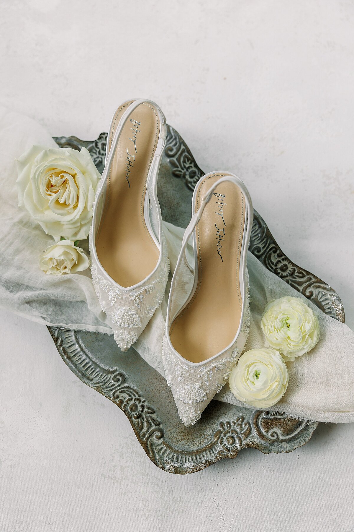 oak-barn-at-loyalty-wedding-rebecca-dotson-photography_0005