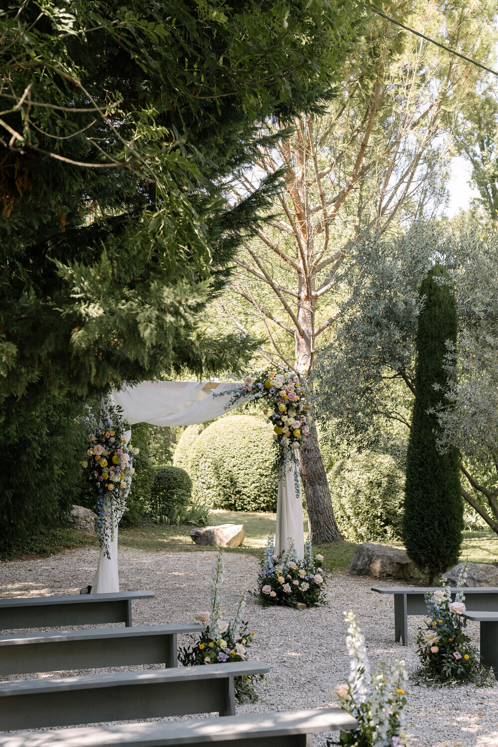 modern-and-delicate-floral-design-in-provence4