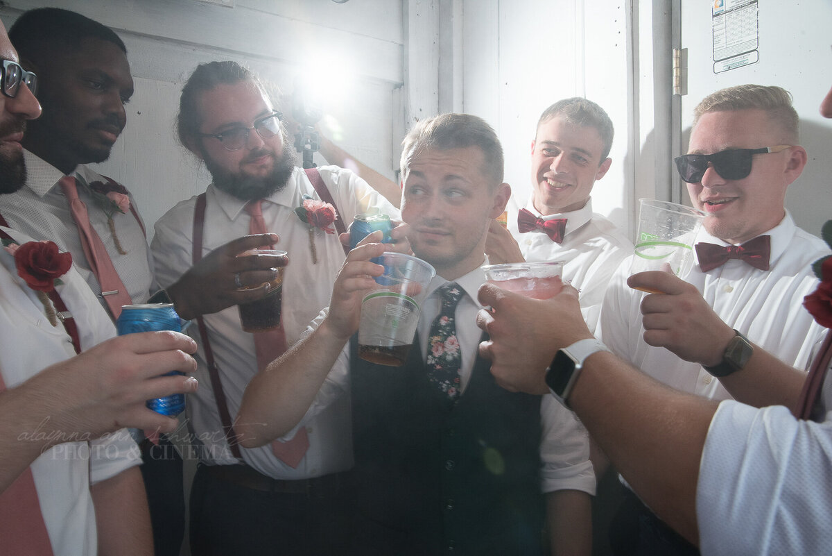 bridal party _ alaynna ann schwartz _ harpors vinyard _ iowa photographer _ playlife photography_0048