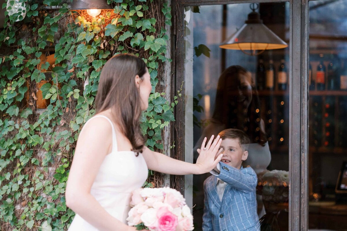 Brooklyn_Aurora_Restaurant_wedding_film&digital_00032