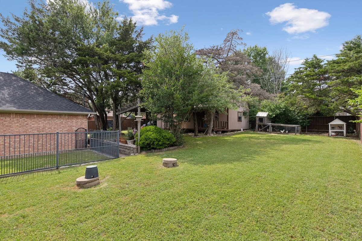 6419_shadow_lane_dallas_tx_large_backyard_with_fencing_and_chicken_homes_-_multi_use_outdoor_space_-_haven_realty_group