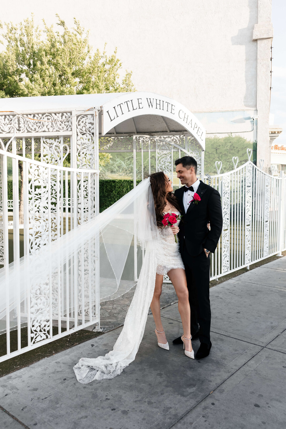 73riskyexposure_alexis-tyler_las-vegas-elopement-photography