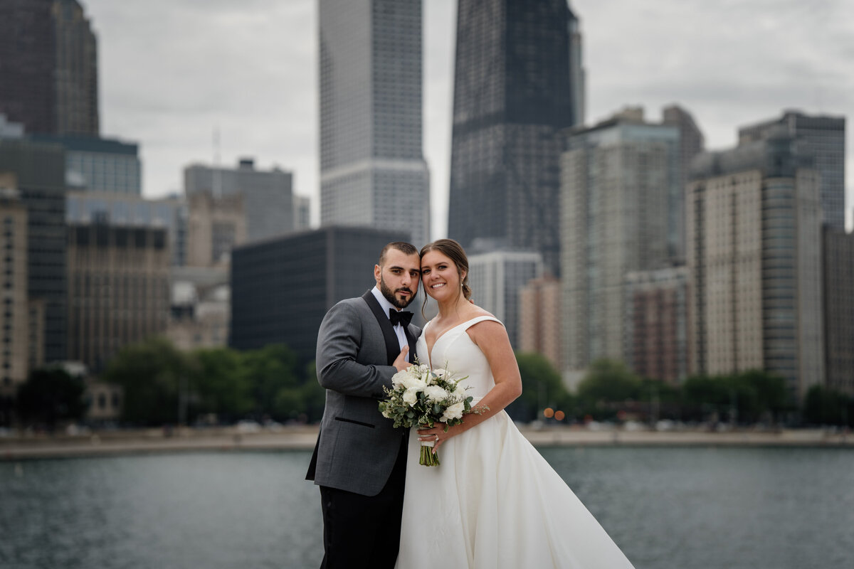 Millennium-Moments-Chicago-Wedding-Photograper-Hilton-Chicago-Modern-Bride-Groom-FAV-86