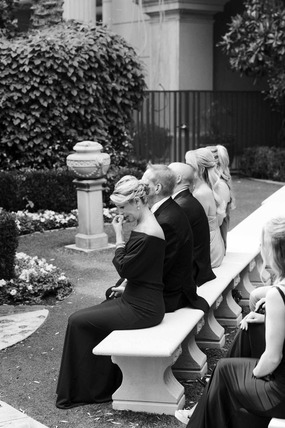 24_riskyexposure_maddie-noah_las-vegas-elopement-photography