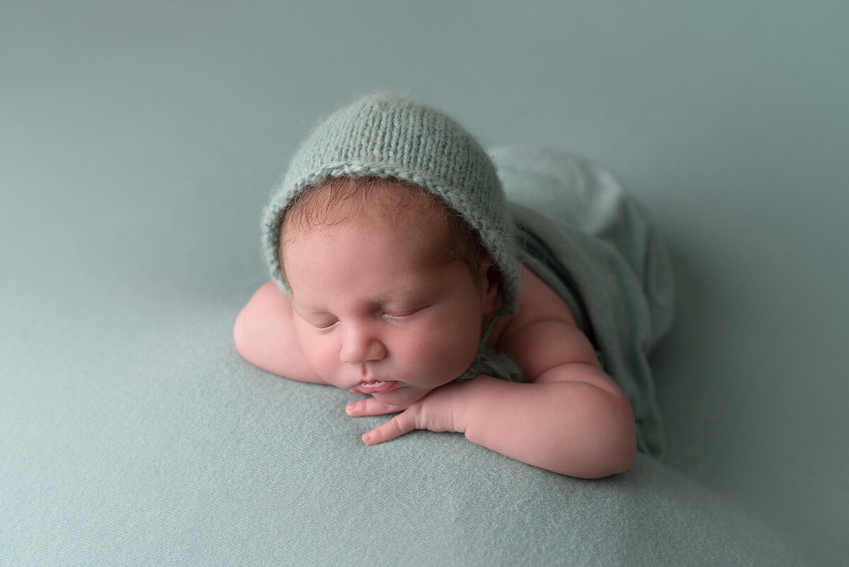 Mason Newborn Modeling Session Drawing in Light Photography June 2020 (8)