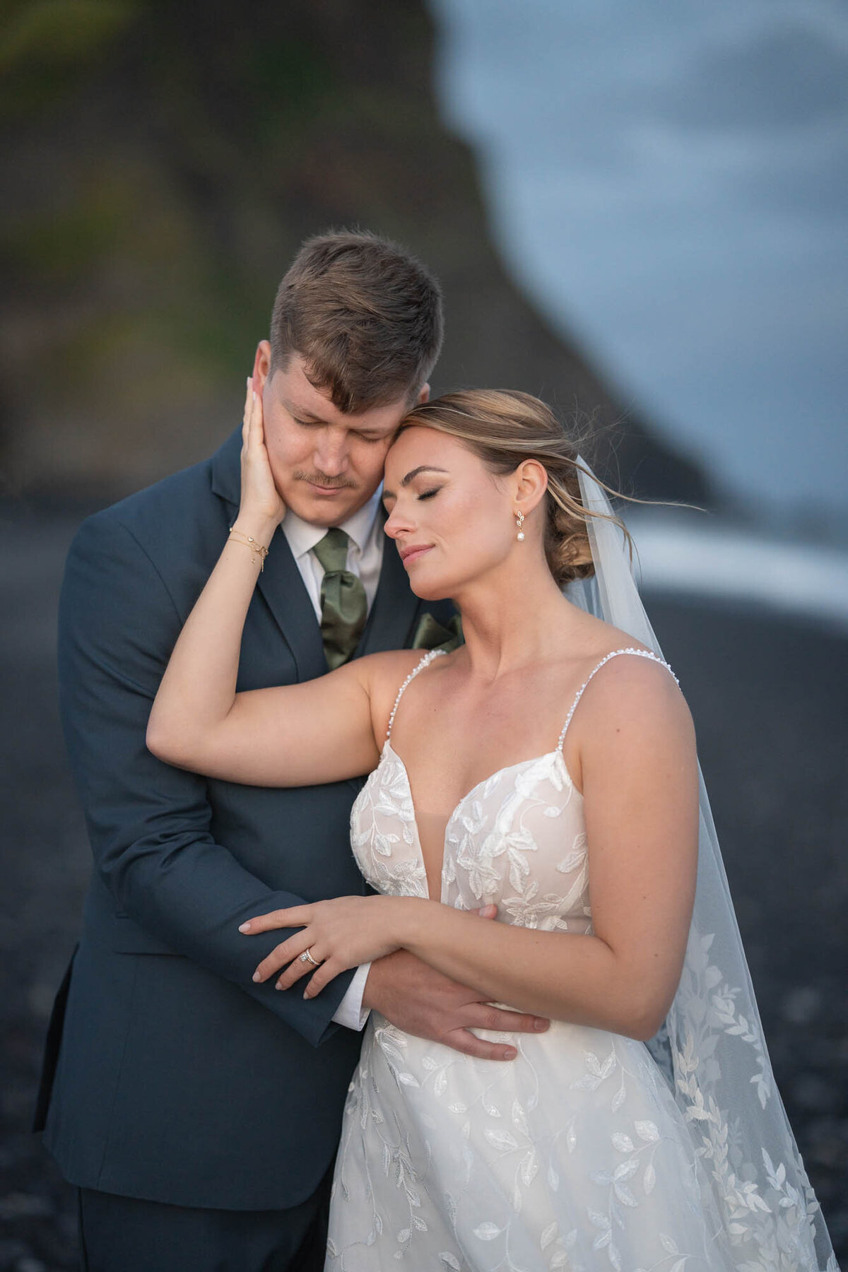 couple-in-love-closeup-wedding