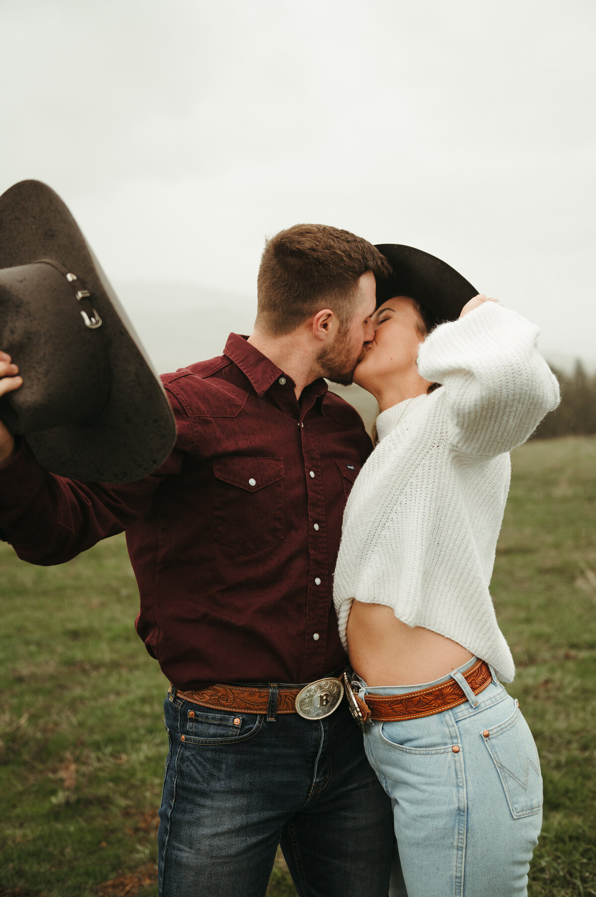 presley-gray-photo-montana-western-style-engagement-3261