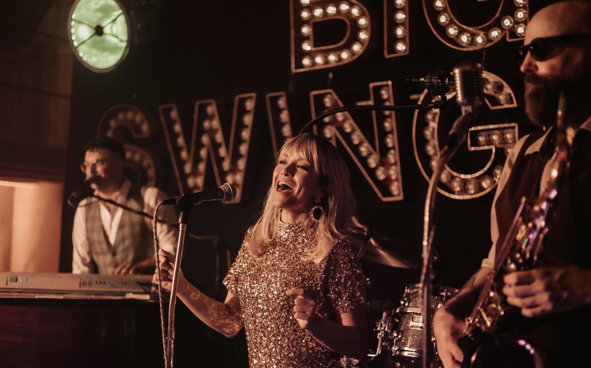 Big Swingers Party Band 1