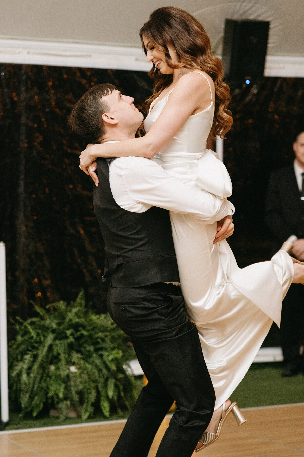 wedding-couple-first-dance-smith-farm-garden-ct