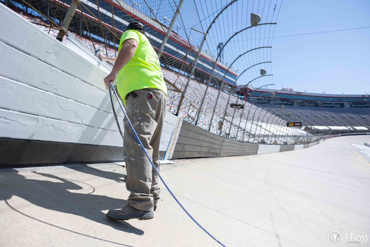 BRISTOL-MOTOR-SPEEDWAY-COMMERCIAL-PAINTING-J.ROSS-1